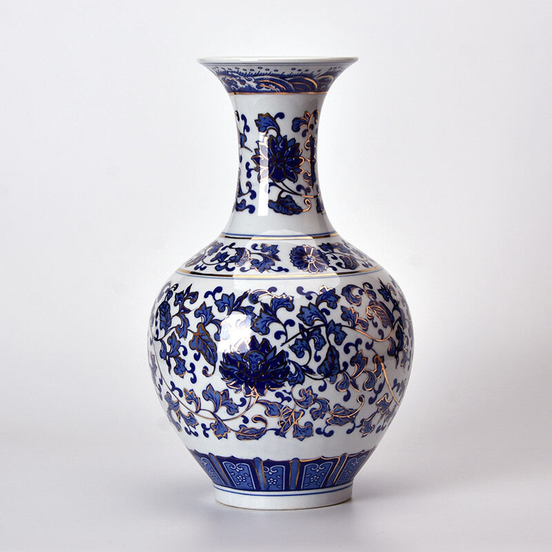Blue-and-white vase with interlocking lotus design